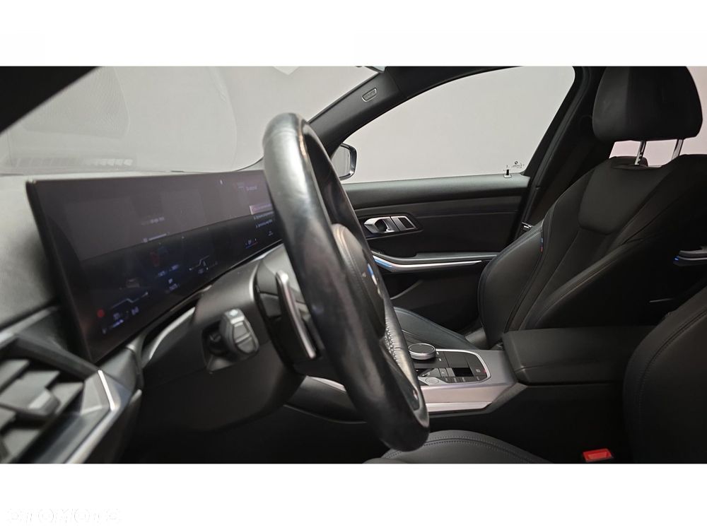 BMW Seria 3 320d xDrive mHEV M Sport - 29