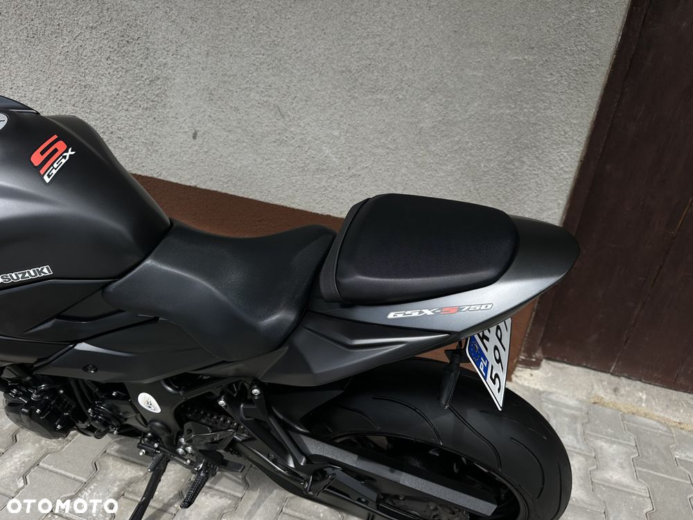 Suzuki GSX - 12