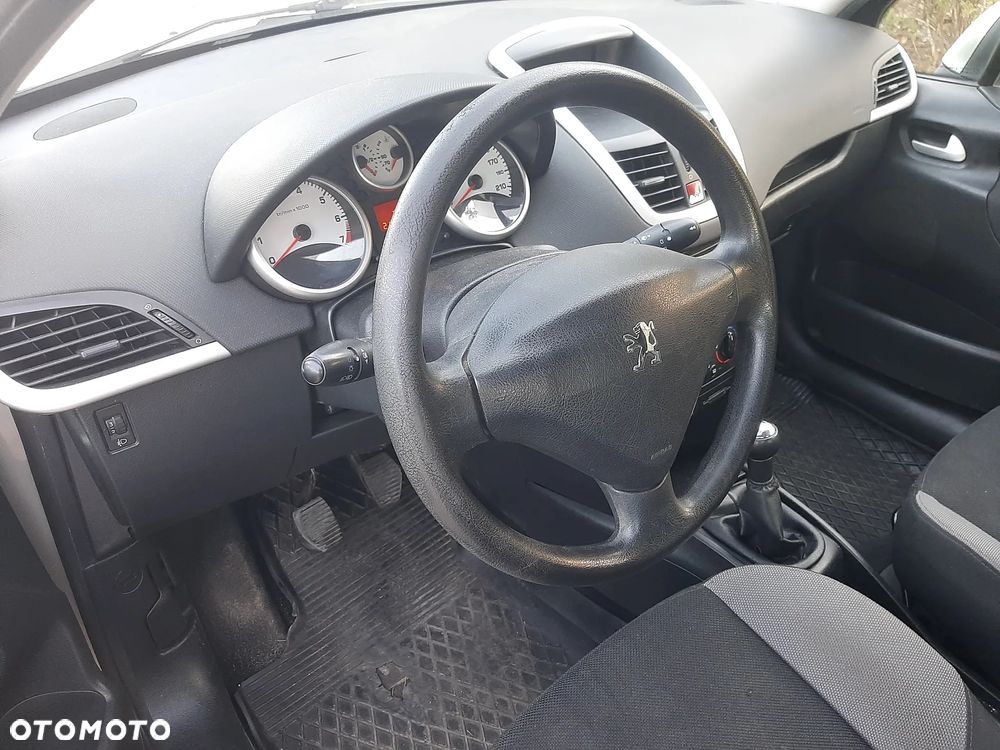 Peugeot 207 - 7