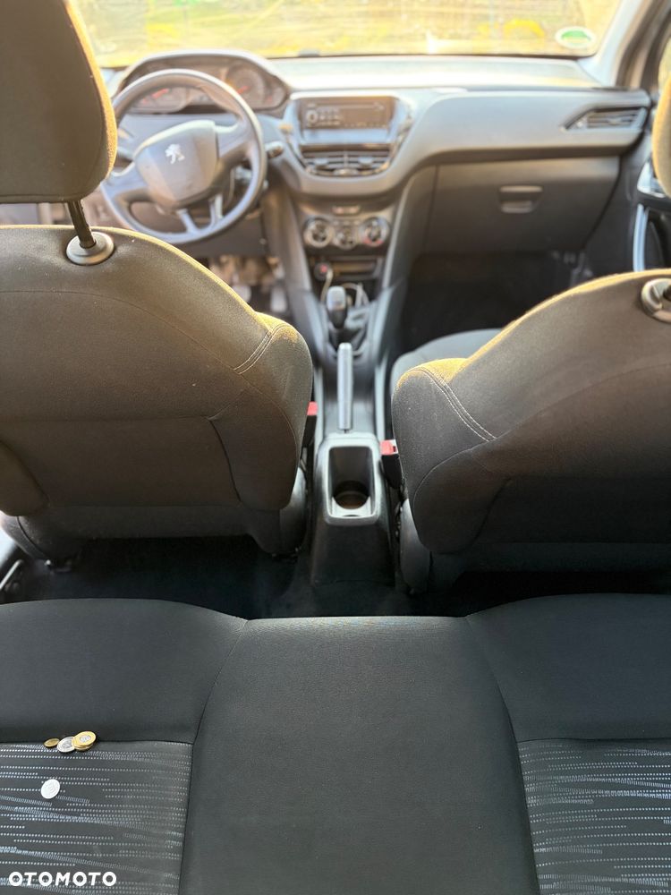 Peugeot 208 - 11