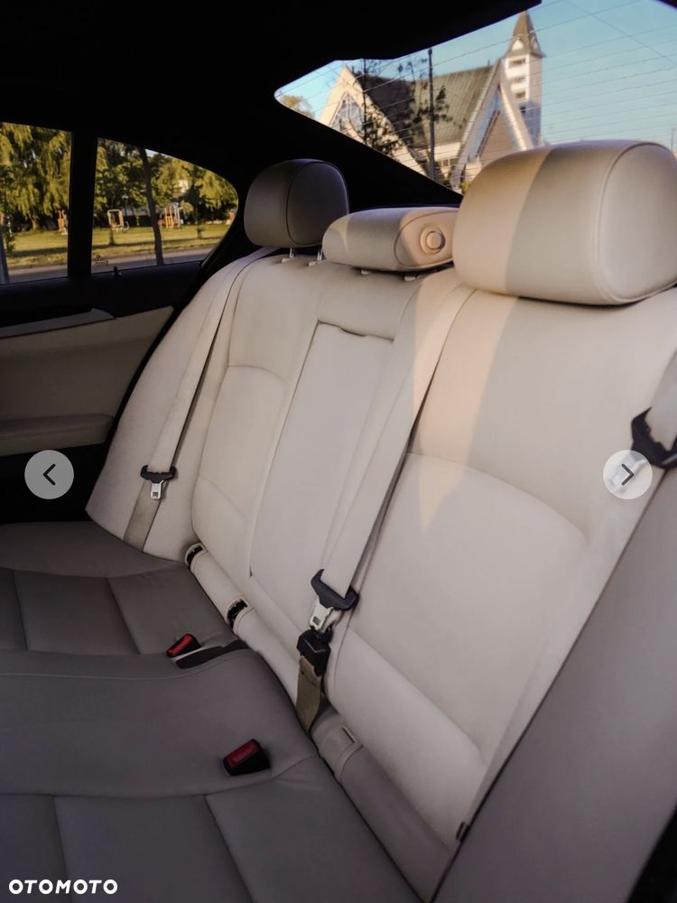 BMW Seria 5 535d xDrive - 24