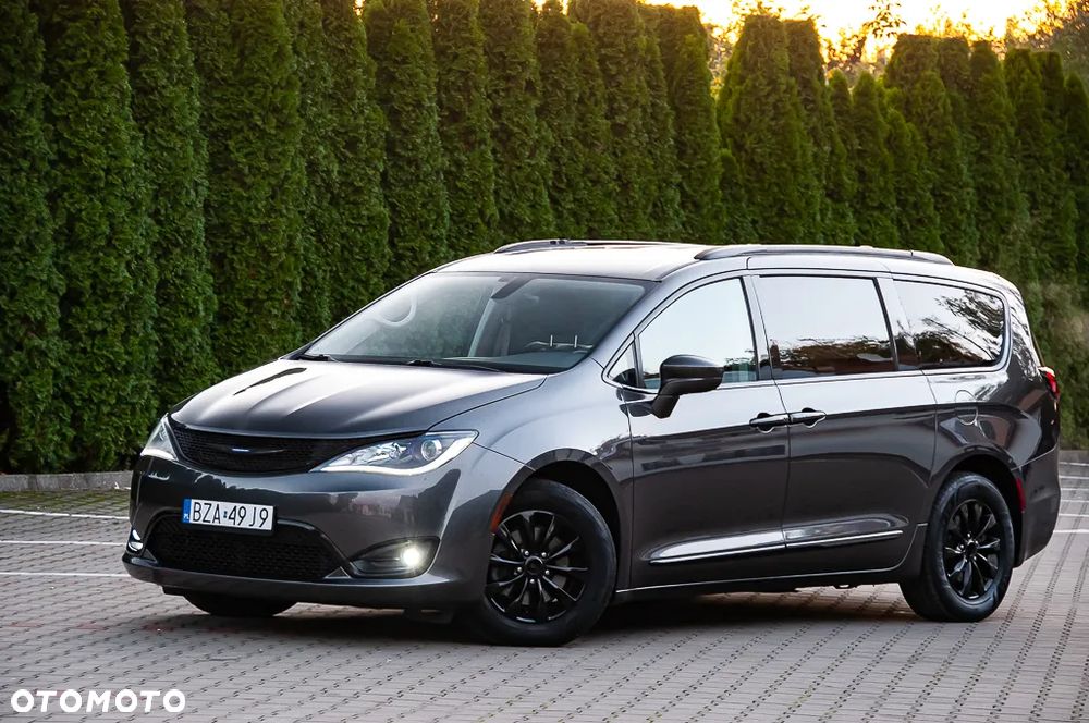 Chrysler Pacifica - 11