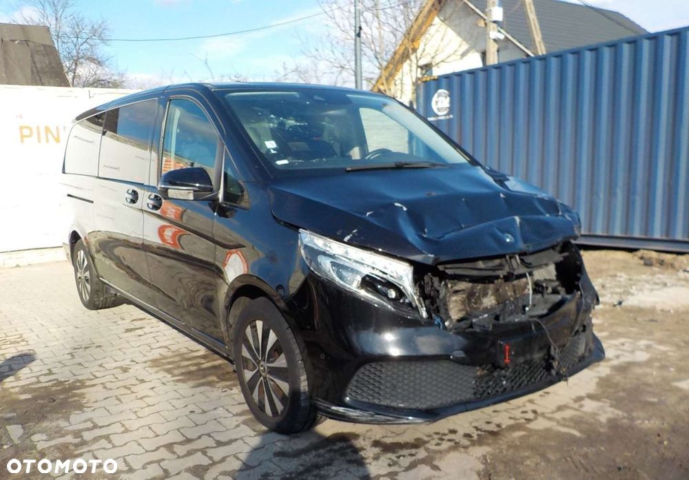 Mercedes-Benz Klasa V - 1