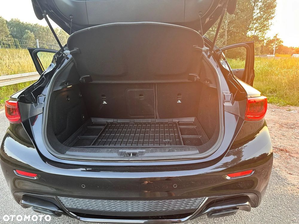 Infiniti Q30 1.6t Business 7DCT - 10