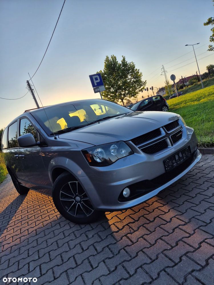 Dodge Grand Caravan - 2