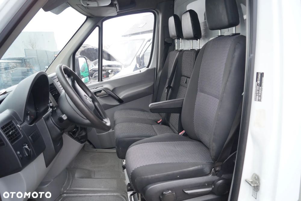 Mercedes-Benz Sprinter - 14