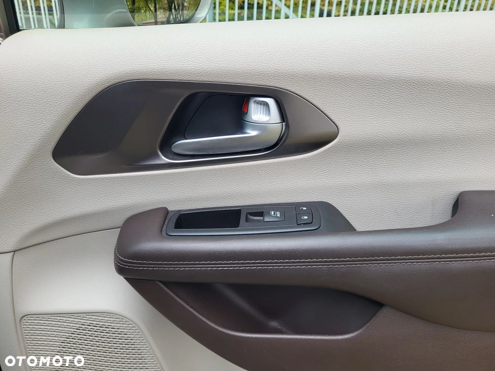 Chrysler Pacifica - 37