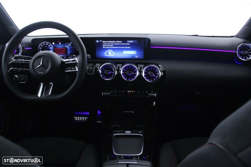 Mercedes-Benz A 250 e AMG Line - 17