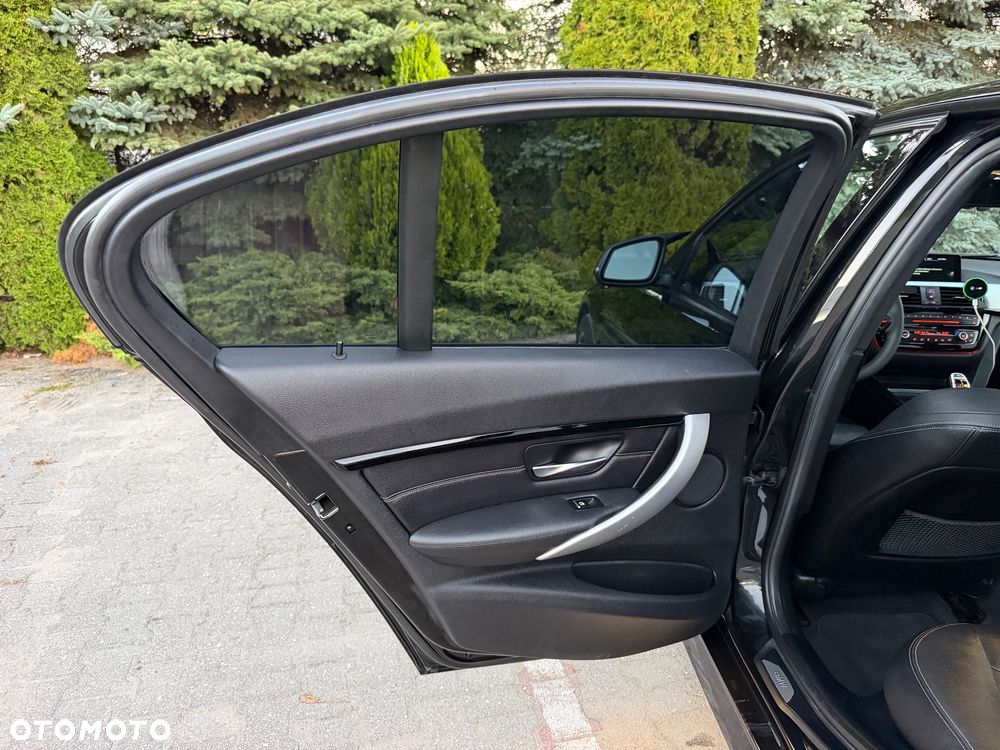 BMW Seria 3 - 25