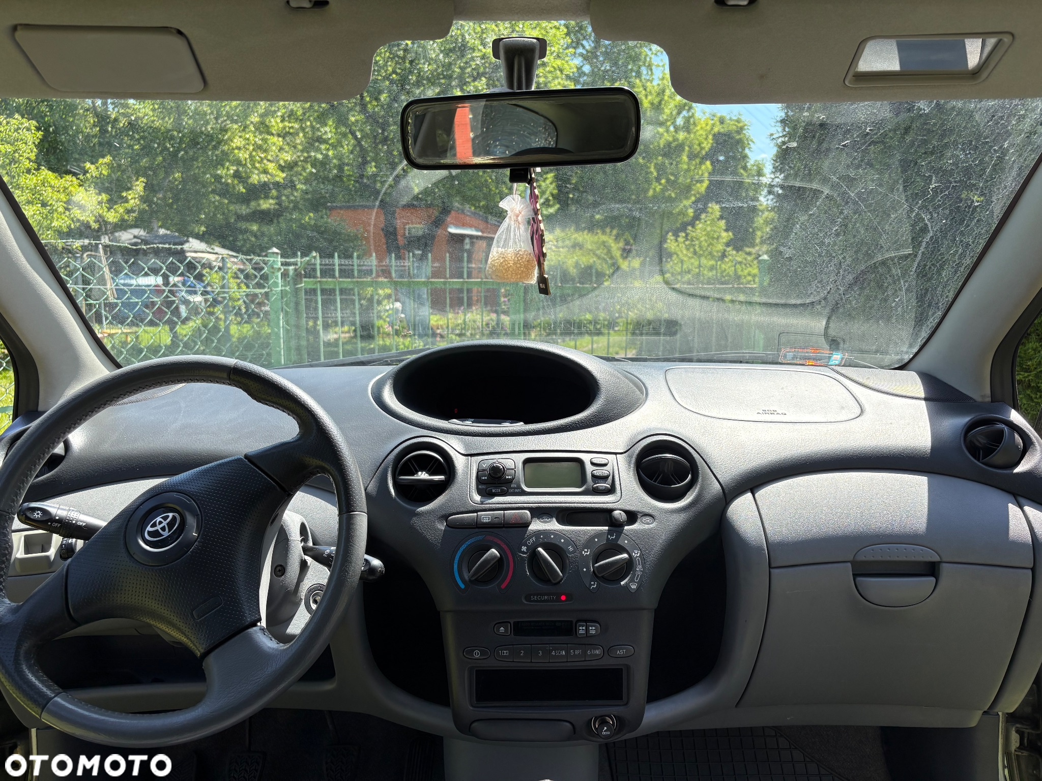 Toyota Yaris - 12