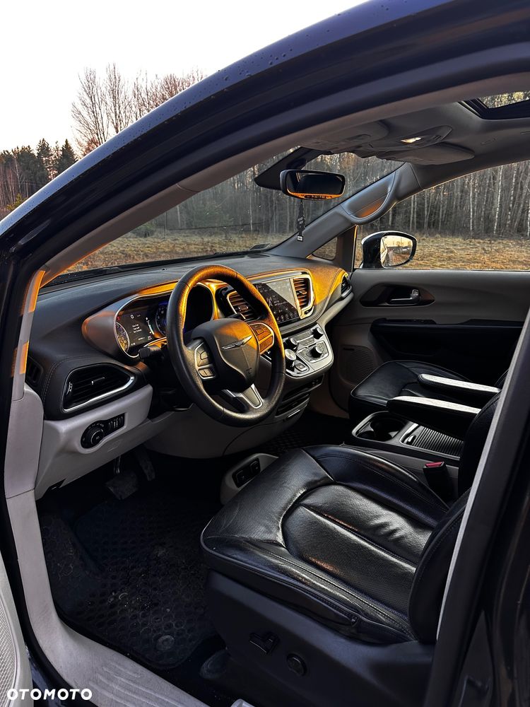 Chrysler Pacifica - 12