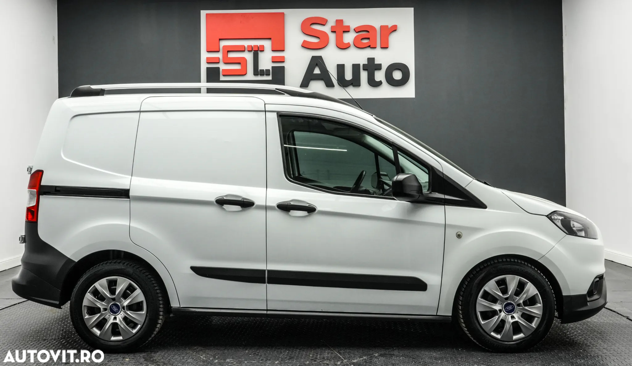 Ford Transit Courier - 10