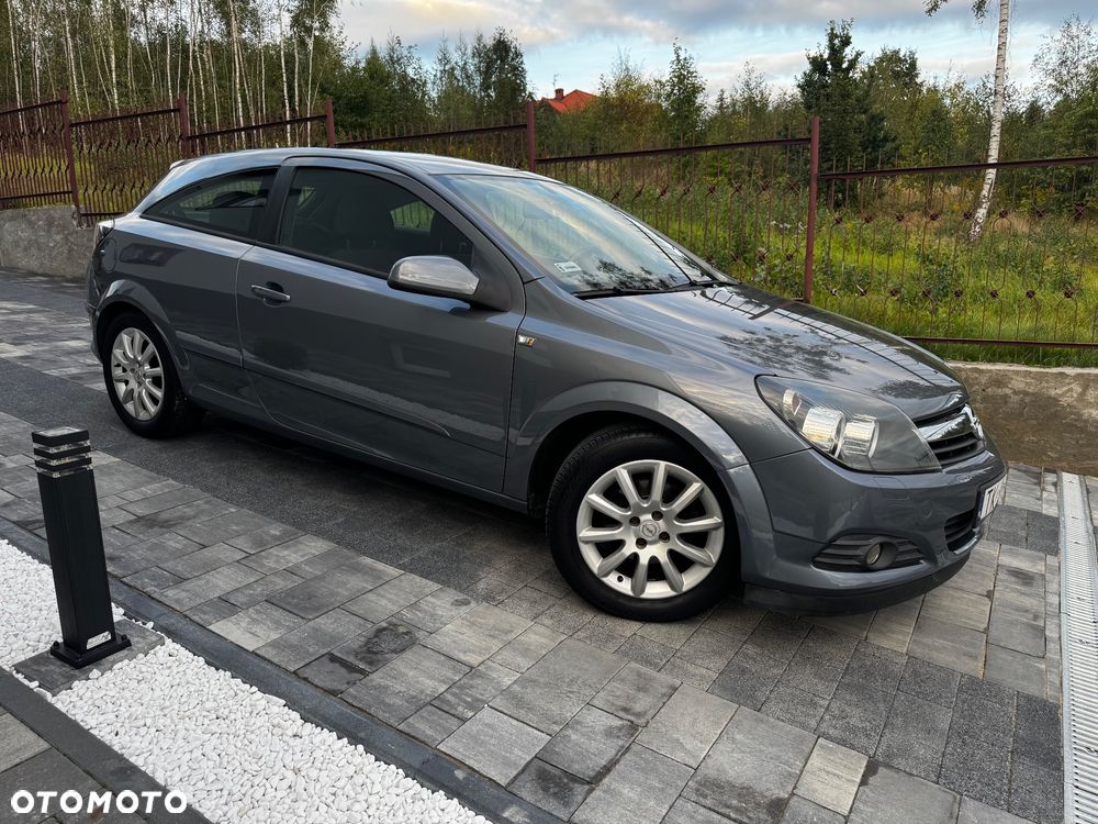 Opel Astra GTC 1.6 Cosmo - 2