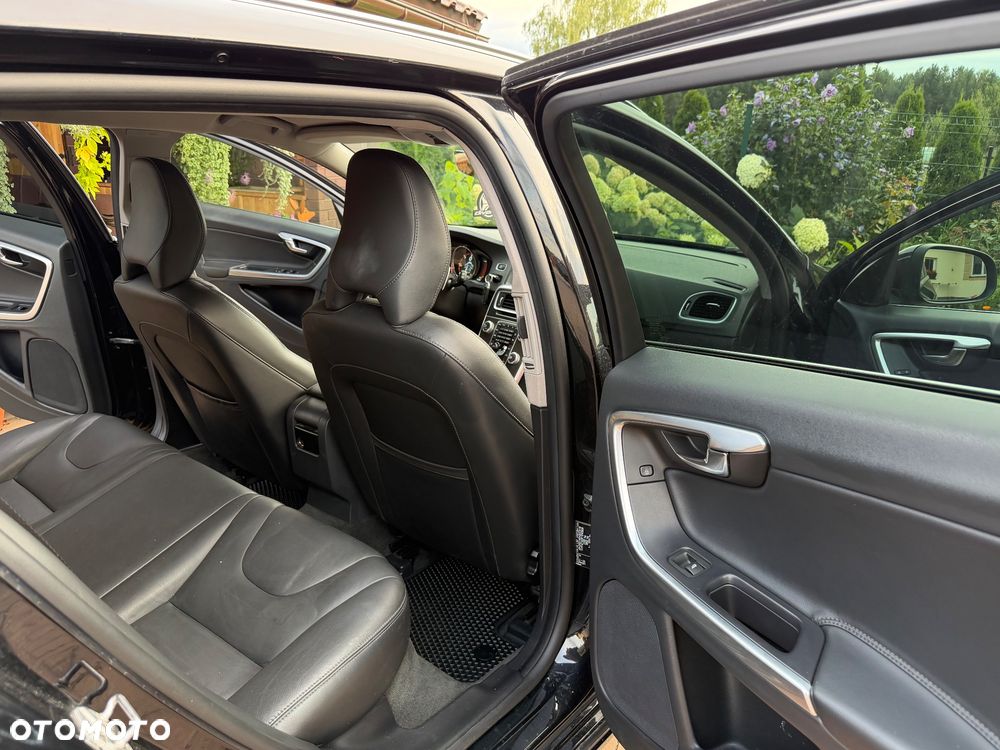 Volvo V60 D4 Drive-E Momentum - 28