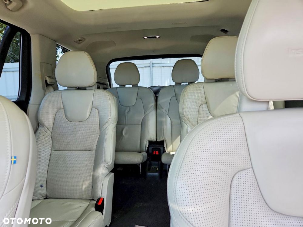 Volvo XC 90 - 9