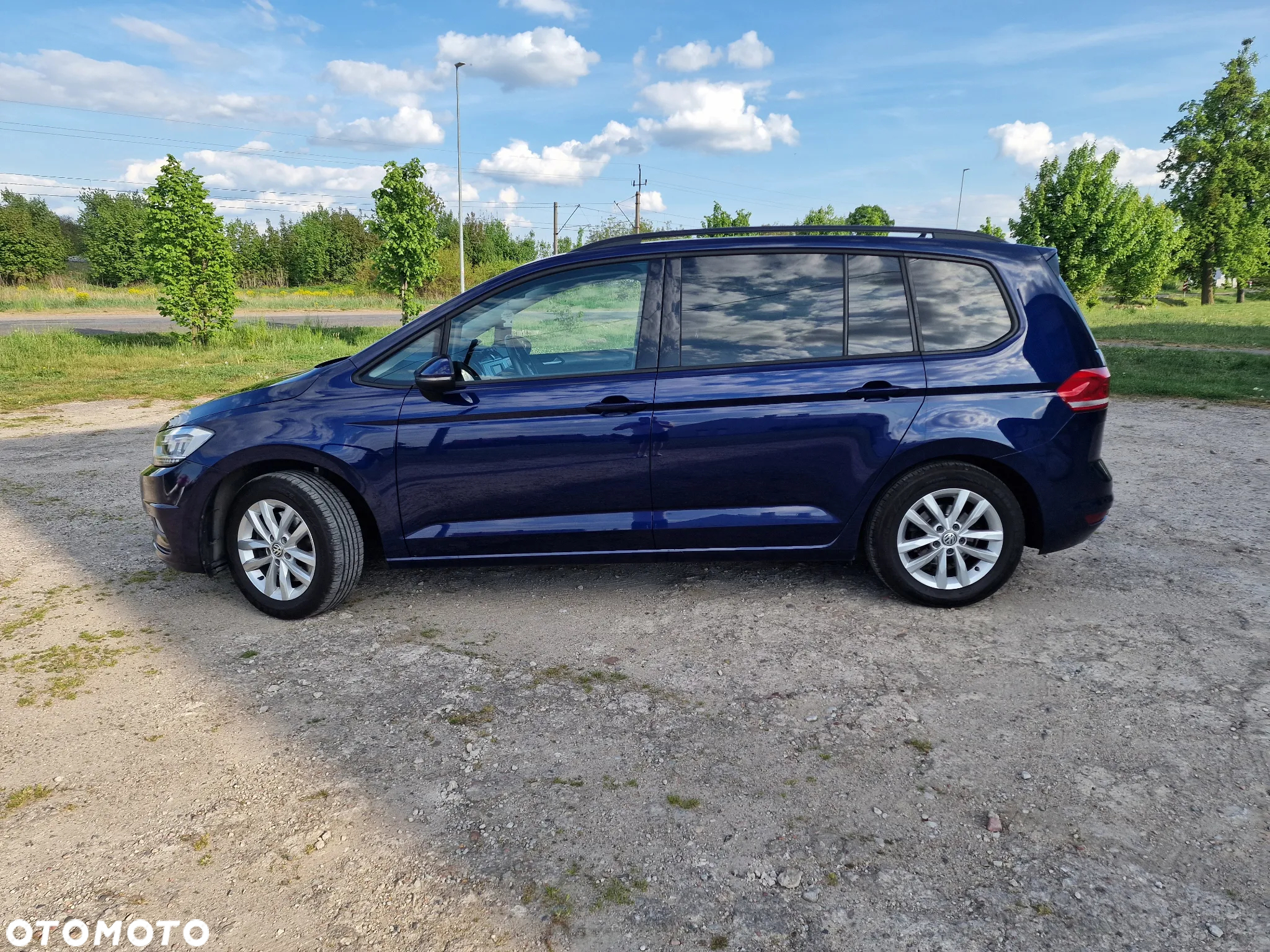 Volkswagen Touran 2.0 TDI BMT Comfortline - 3