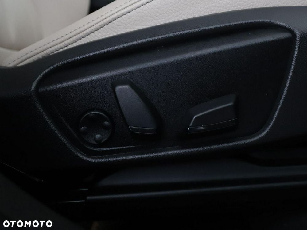BMW X1 sDrive20d xLine - 40