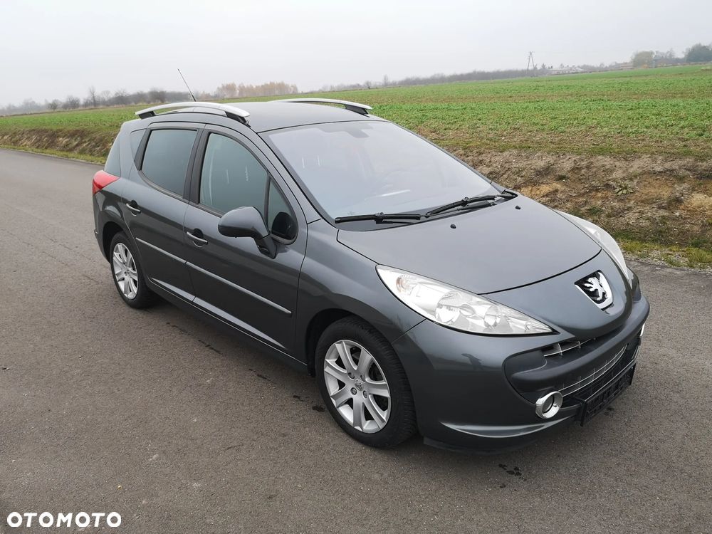 Peugeot 207 - 1