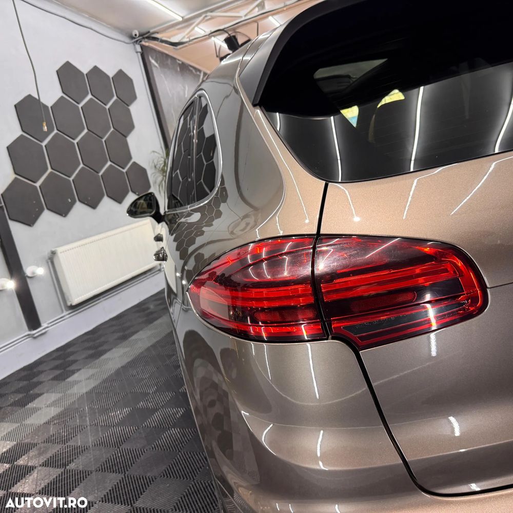 Porsche Cayenne - 5