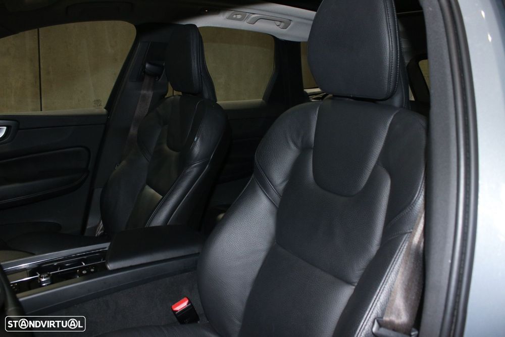 Volvo XC 60 2.0 T6 PHEV Plus Dark AWD - 45