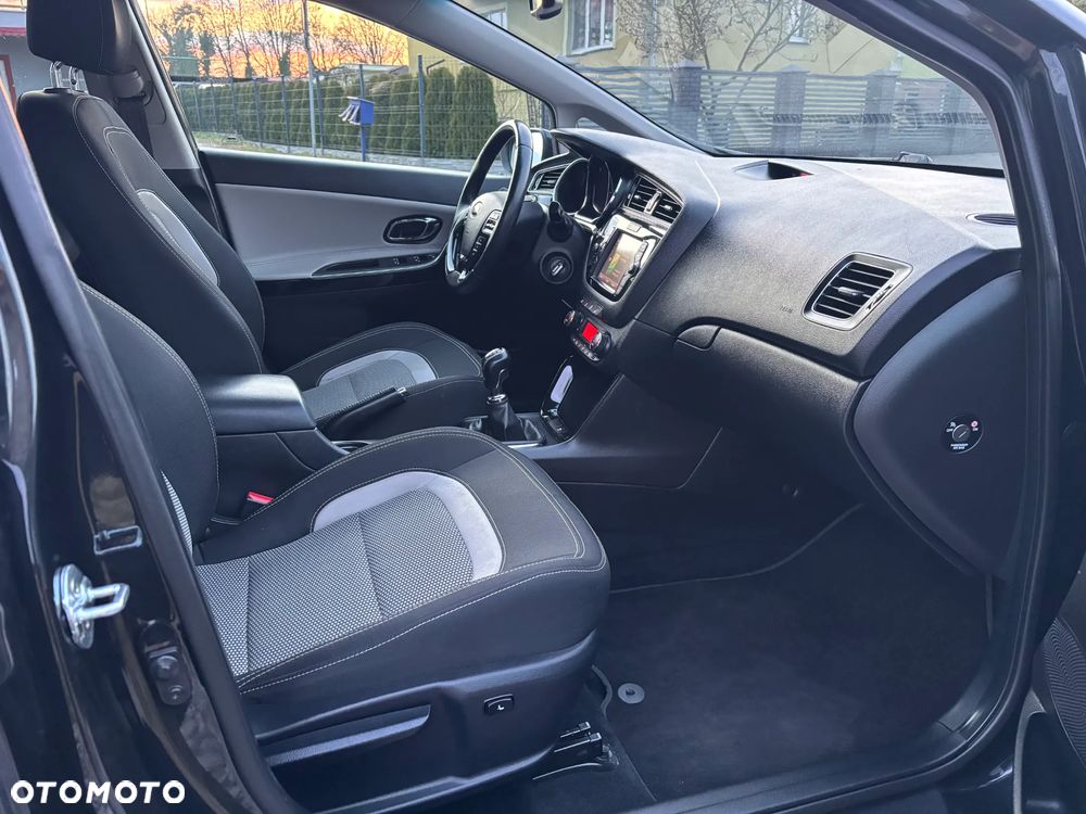 Kia Ceed 1.6 CRDi 136 ISG Platinum Edition - 9