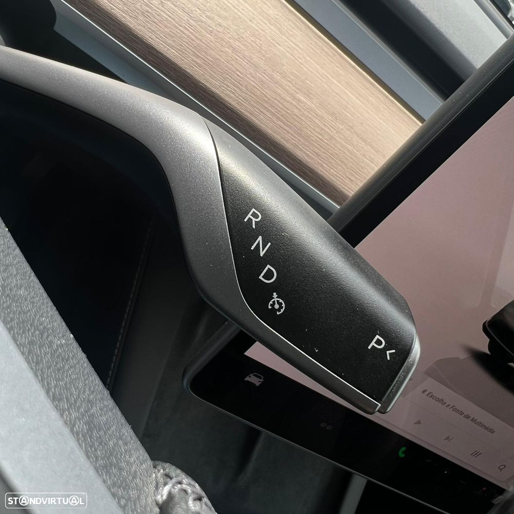Tesla Model Y Long Range Dual Motor AWD - 14
