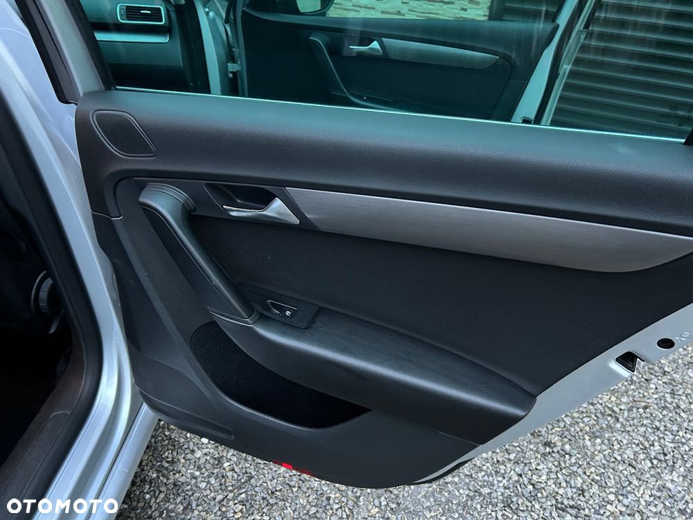 Volkswagen Passat - 11