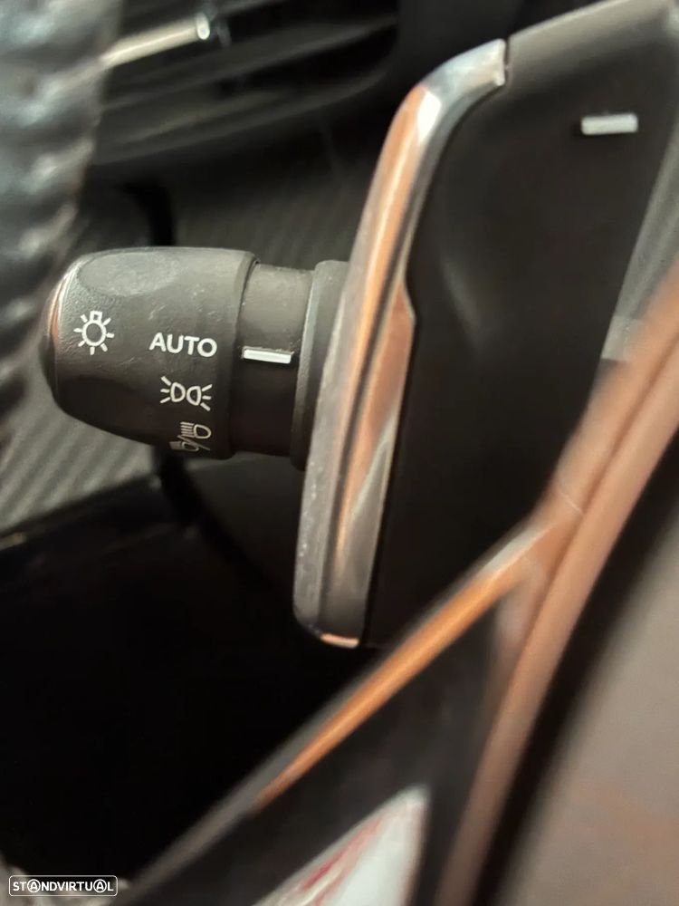 Peugeot 2008 1.2 PureTech Active Pack EAT8 - 17