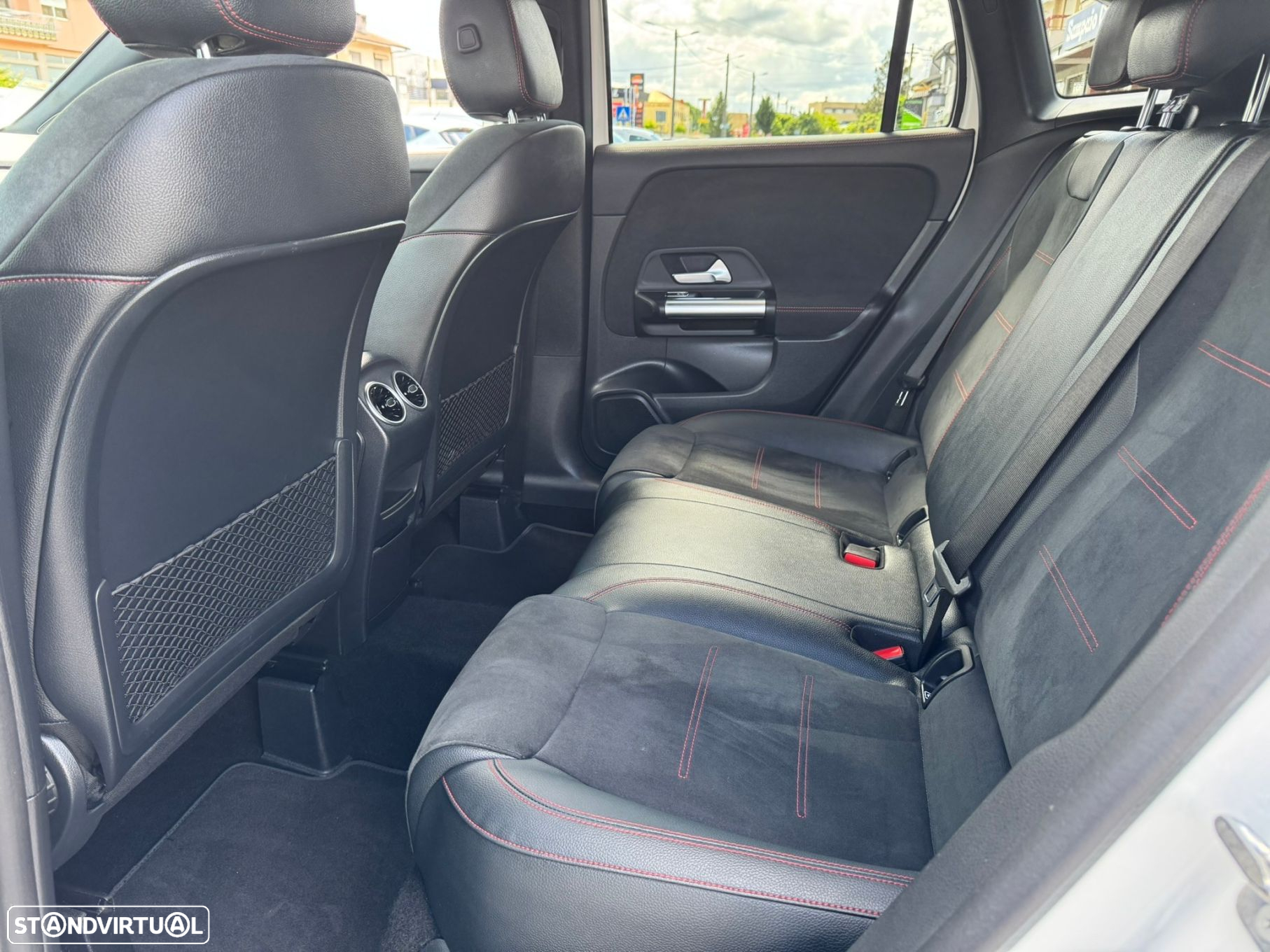 Mercedes-Benz GLA 180 d AMG Line - 9