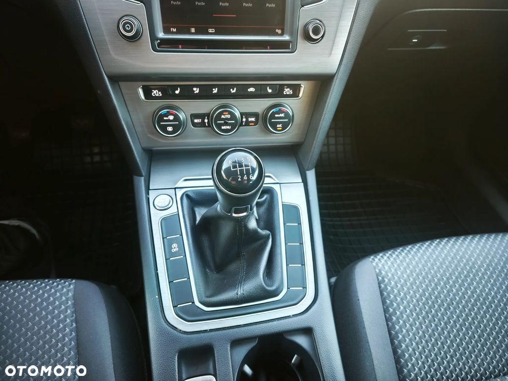 Volkswagen Passat 2.0 TDI SCR Business - 14