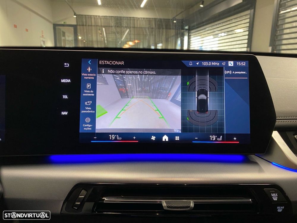 BMW iX1 eDrive20 Pack Desportivo M Pro - 9