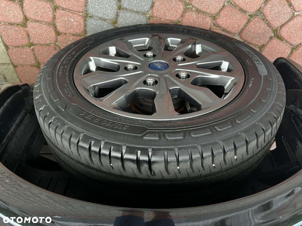 Ford Tourneo Custom - 35