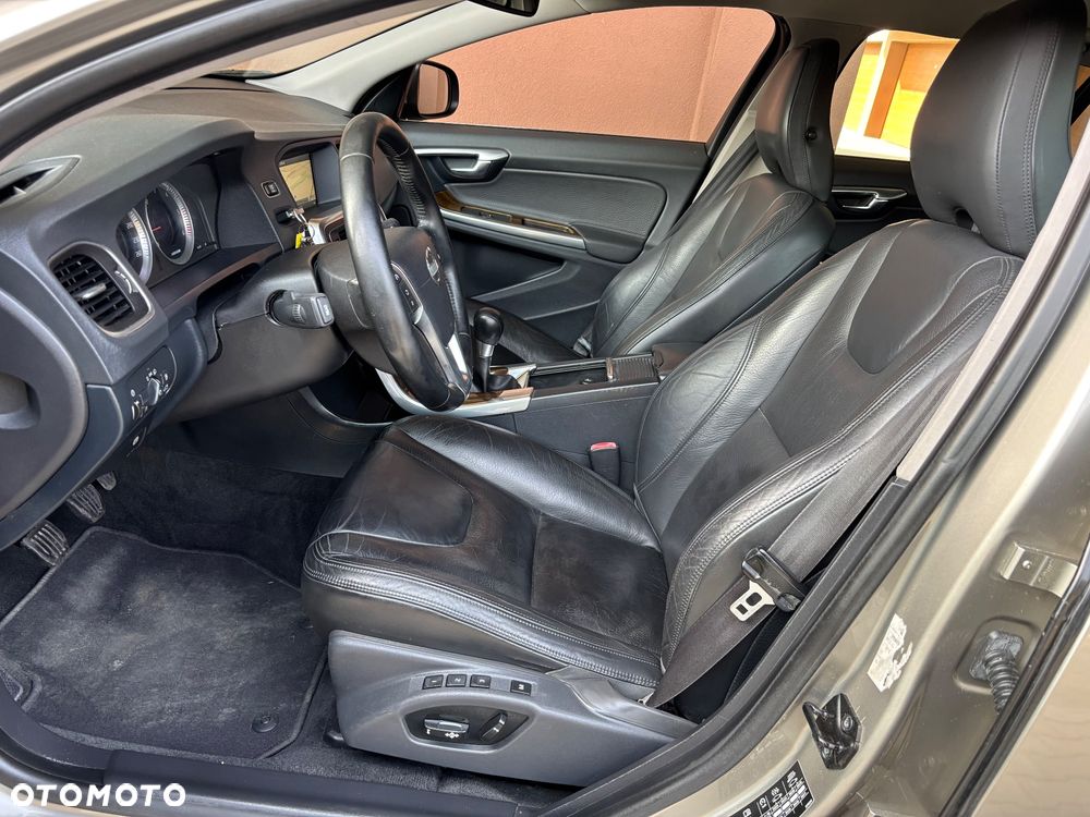 Volvo V60 D3 Summum - 9
