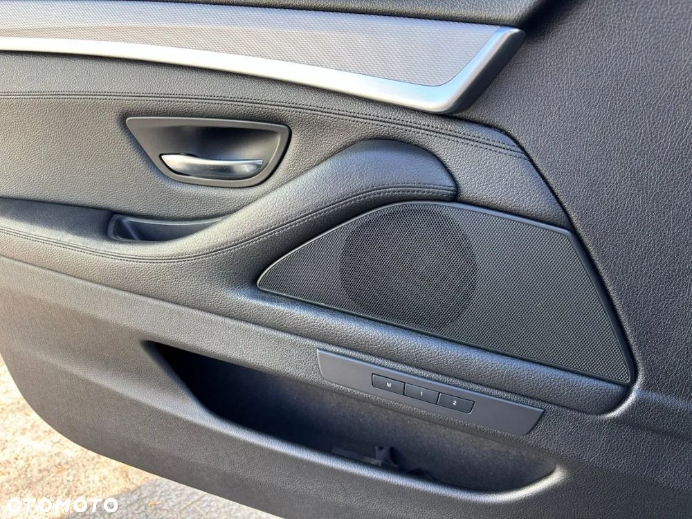 BMW Seria 5 530d xDrive - 13