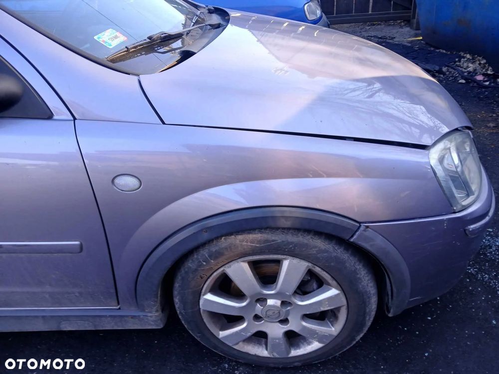 Opel Corsa C Błotnik prawy,  kod lakieru Z166 - 1