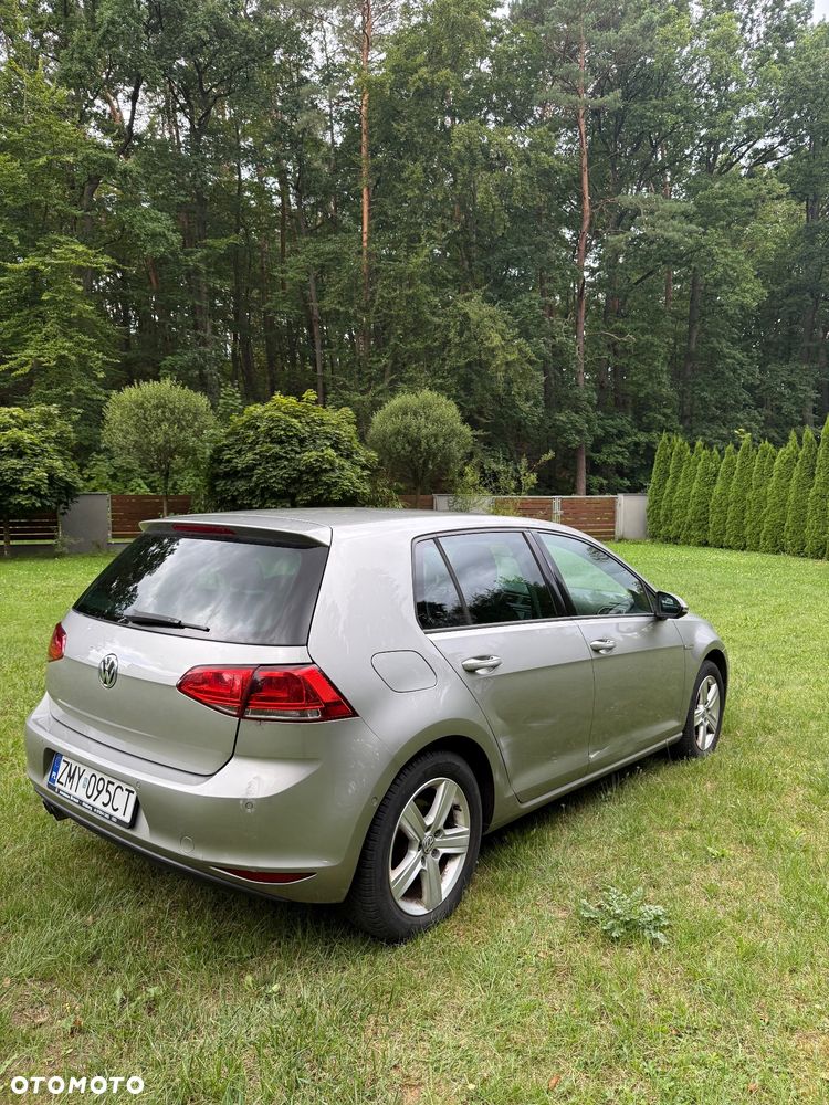 Volkswagen Golf - 6