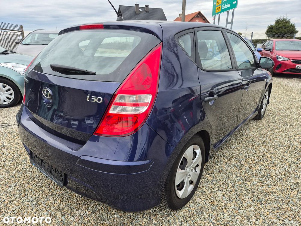 Hyundai i30 blue 1.4 - 6
