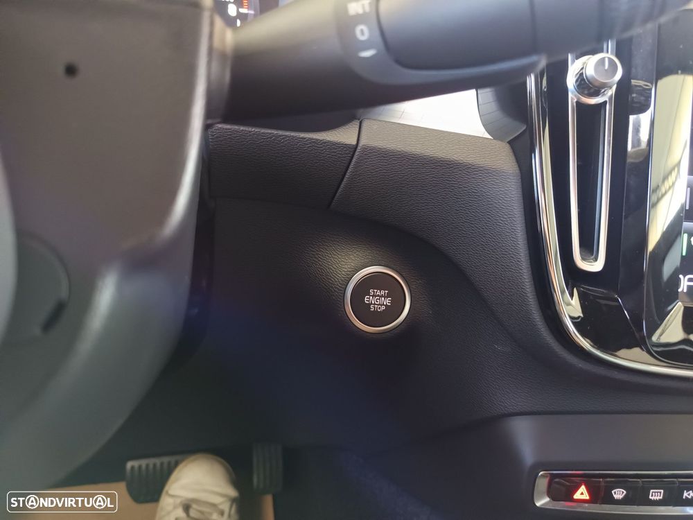 Volvo XC 40 1.5 T4 PHEV Core - 30