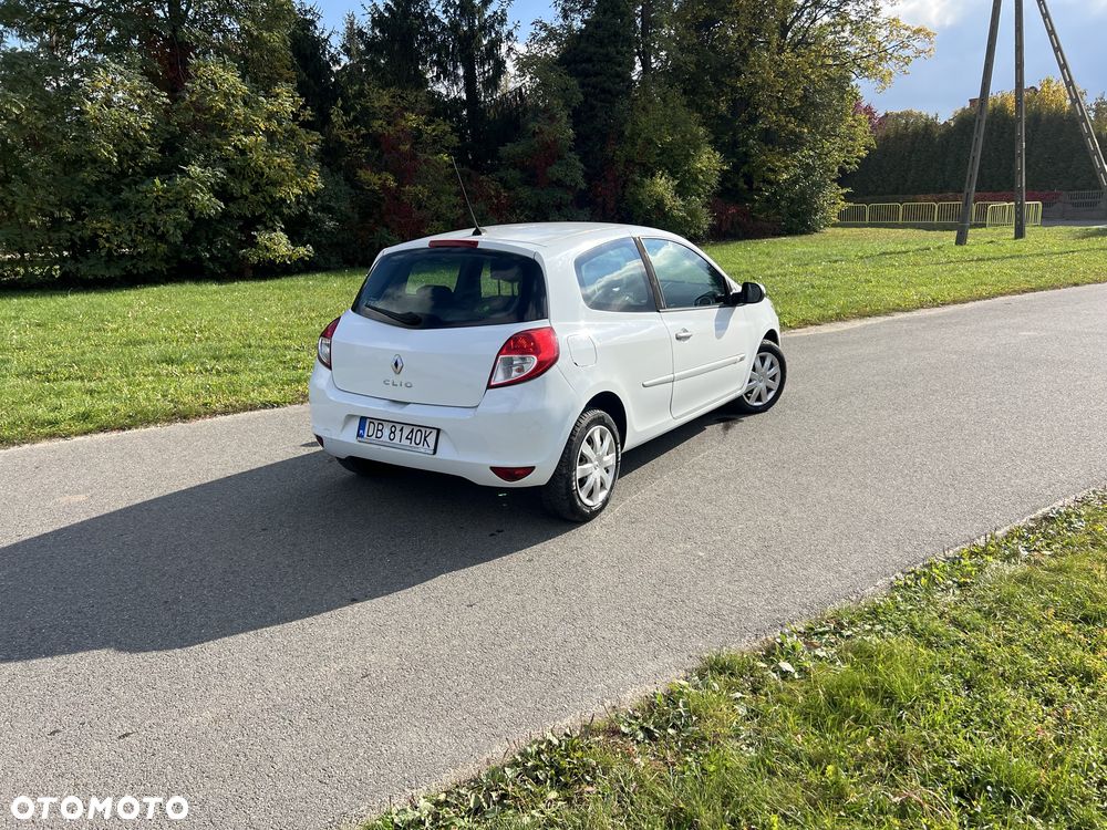 Renault Clio - 8