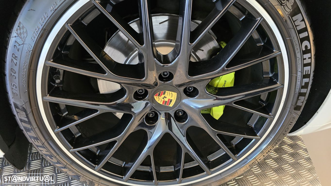 Porsche Panamera 4 E-Hybrid - 28