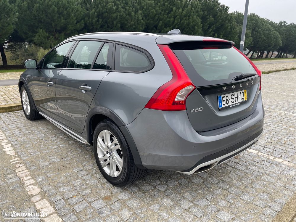 Volvo V60 Cross Country 2.0 D3 Momentum Geartronic - 2