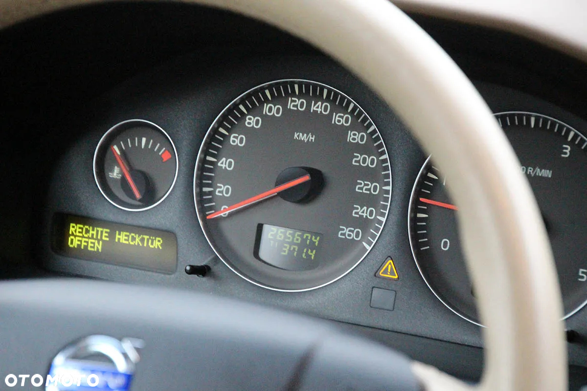 Volvo XC 70 D5 AWD Momentum - 32