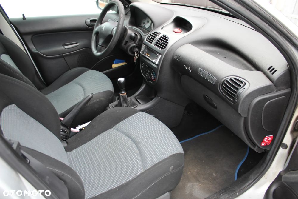 Peugeot 206 - 10