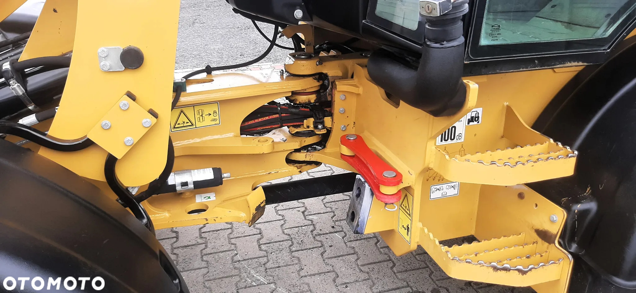 Caterpillar 908H - 5