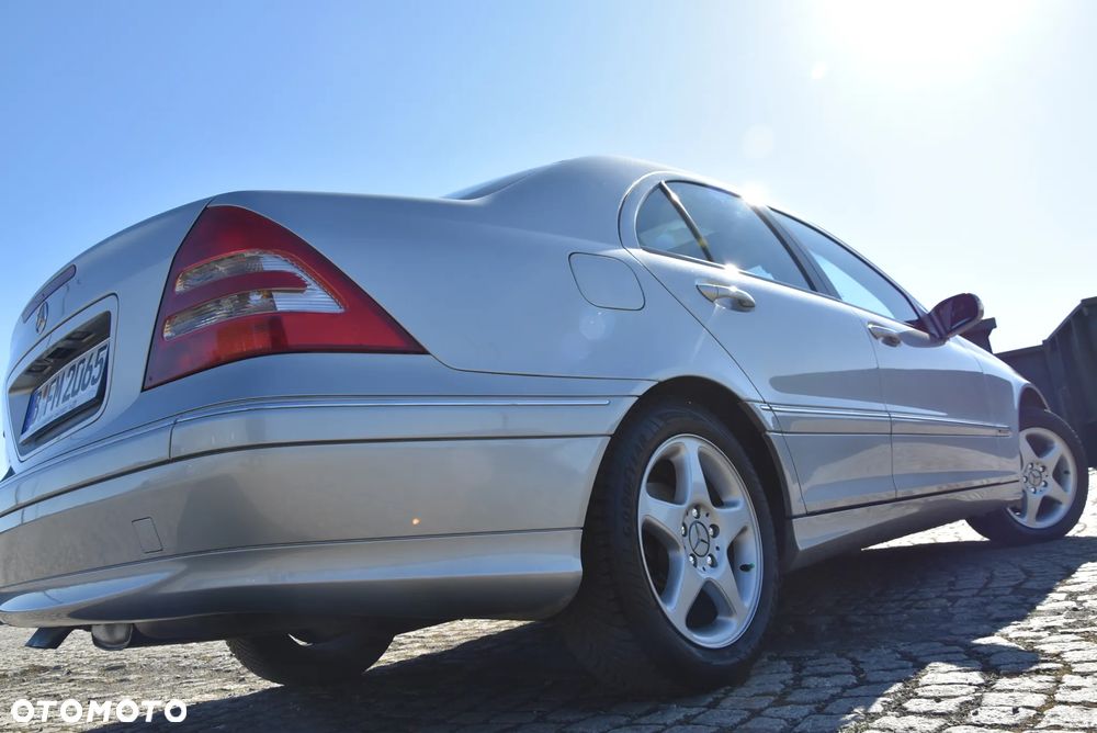 Mercedes-Benz Klasa C 180 Kompressor Automatik Avantgarde - 29