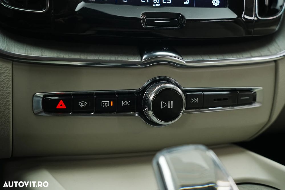 Volvo XC 60 B4 D AWD Geartronic Inscription - 33