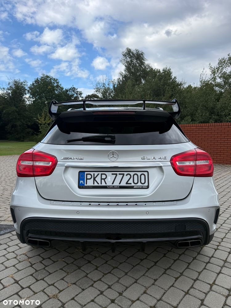 Mercedes-Benz GLA - 11
