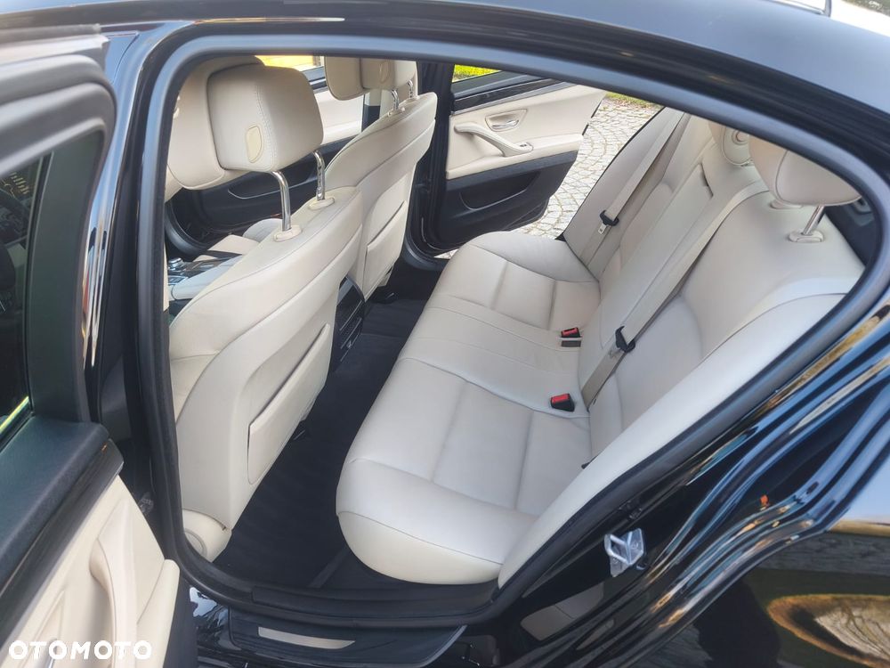 BMW Seria 5 520d - 24