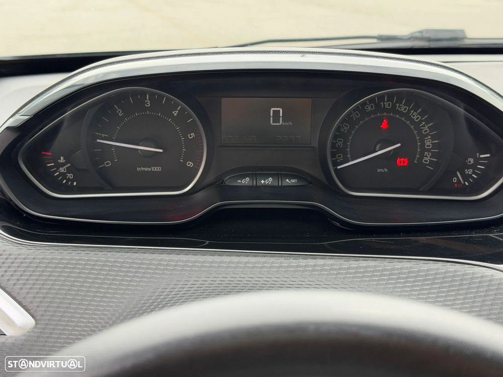 Peugeot 208 1.6 BlueHDi Style - 12