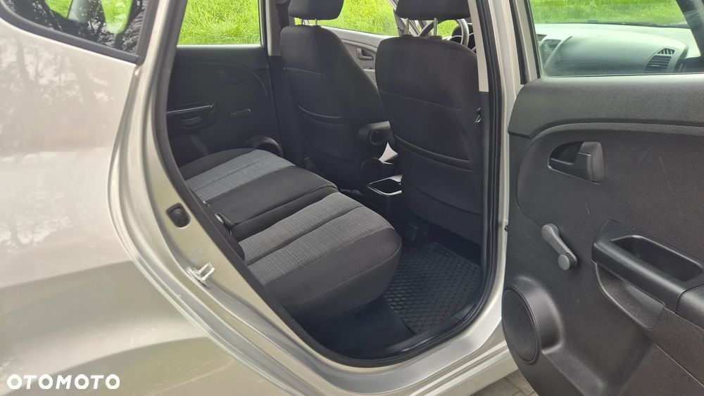 Kia Venga 1.4 CVVT Attract - 11